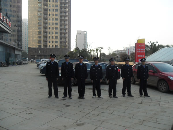 深寶華武漢保安公司為我們商場安全舒適的環(huán)境做出了很大的貢獻